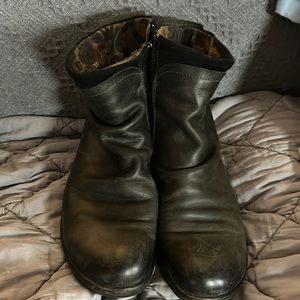 Great pair of Fly London boots! I have too many to wear.